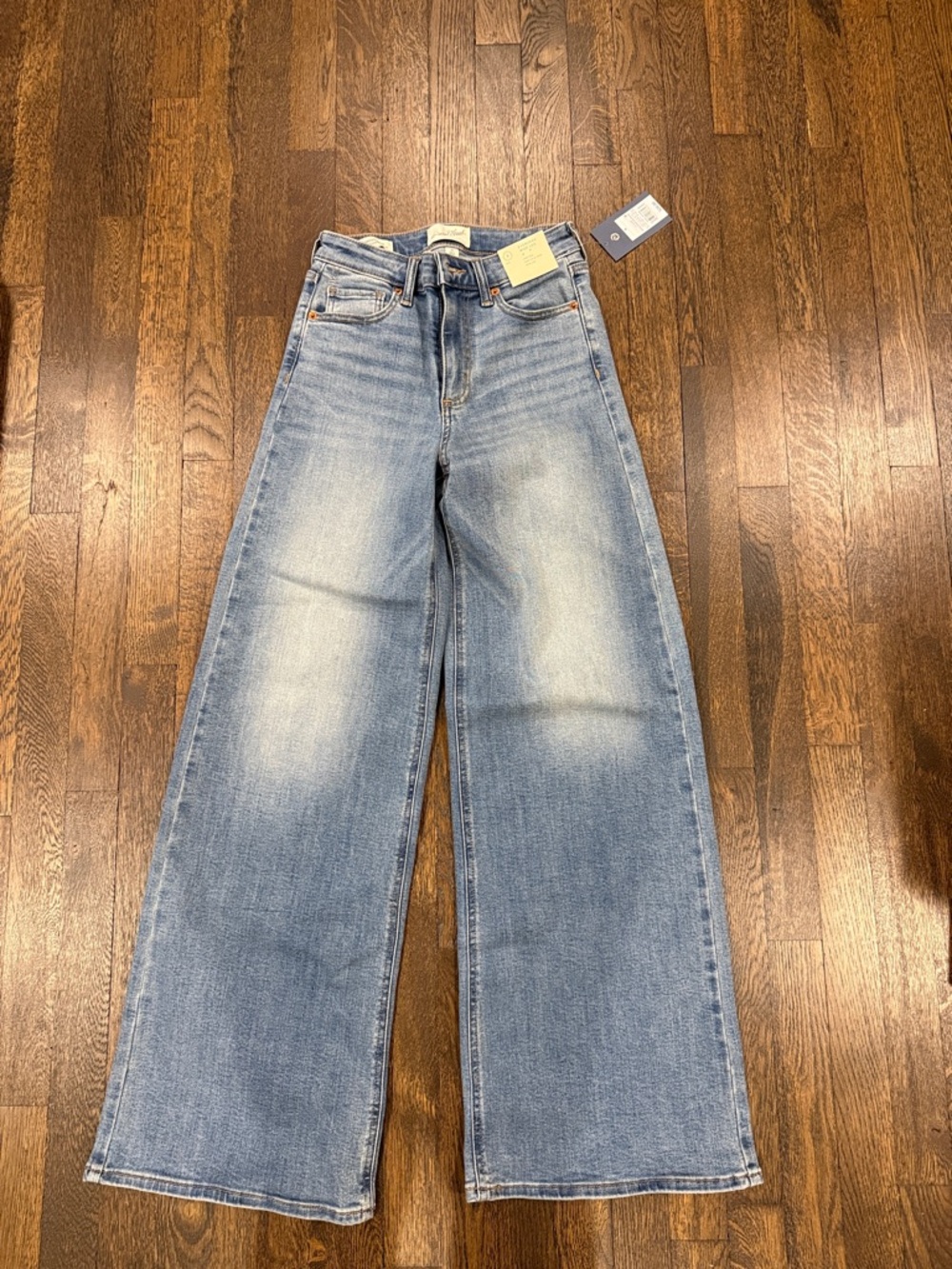 NWT Women's High-Rise Wide Leg Jeans - Medium Wash size 4 Universal Thread